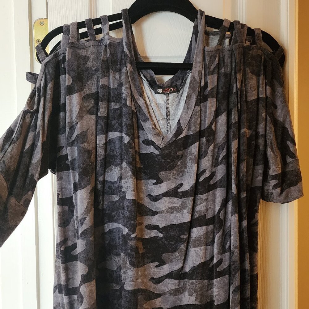 Gray/black camo top